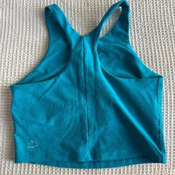 Beyond Yoga Focus Crop Racerback Performance Tank Size Medium Cali Blue - Picture 2 of 3